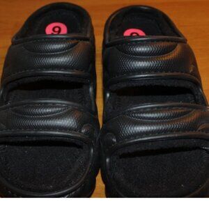 Crocs Classic Cozzzy Overpuff Sandals Mens 4 Women's 6 NWT Comfort Shoes Lined